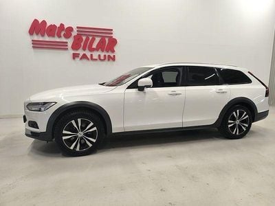 Begagnad Volvo V90 CC Momentum 197 HK (144 kW) 2021 Vit Kombi