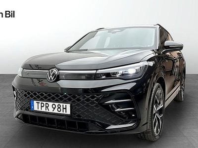 Svart Begagnad 2025 VW Tiguan R-line SUV | 569 900 kr