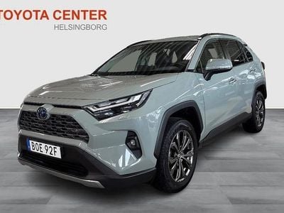 Grön Begagnad 2023 Toyota RAV4 Hybrid Executive SUV | 409 900 kr (Marknadspris)