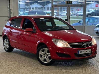 Begagnad Opel Astra 116 HK (85 kW) 2009 Röd Halvkombi