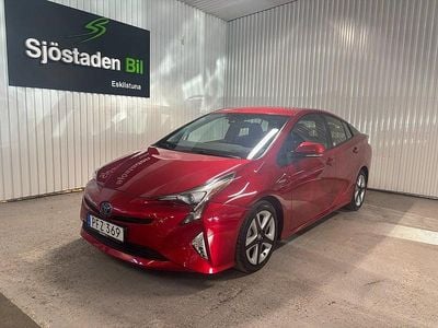 Röd Begagnad 2016 Toyota Prius Halvkombi | 179 800 kr
