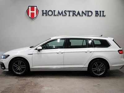 Vit Begagnad 2023 VW Passat Executive Kombi | 328 900 kr (Marknadspris)