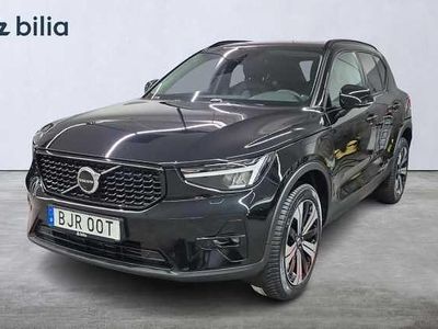 Svart Begagnad 2022 Volvo XC40 Plus SUV | 379 000 kr (Marknadspris)