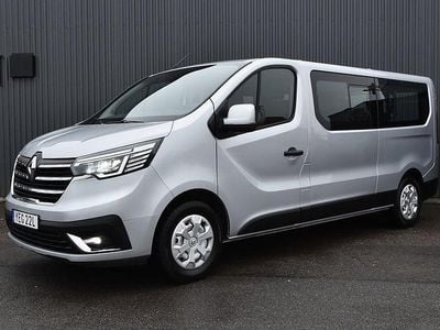 Grå Begagnad 2023 Renault Trafic Minibuss | 339 900 kr (Dyr)