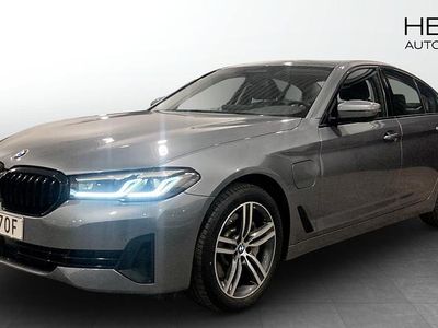 Blå Begagnad 2021 BMW 530e Sedan | 349 900 kr (Marknadspris)