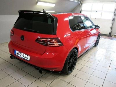 Flerfärgad Begagnad 2017 VW Golf VII GTI Clubsport Halvkombi | 249 900 kr (Marknadspris)