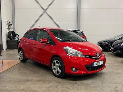 Röd Begagnad 2014 Toyota Yaris Edition Halvkombi | 79 900 kr (Marknadspris)