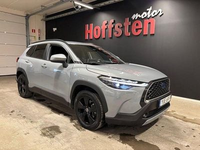 Grå Begagnad 2022 Toyota Corolla Cross Style SUV | 369 900 kr (Marknadspris)