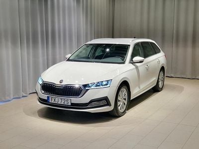 Vit Begagnad 2024 Skoda Octavia Kombi | 309 900 kr (Marknadspris)