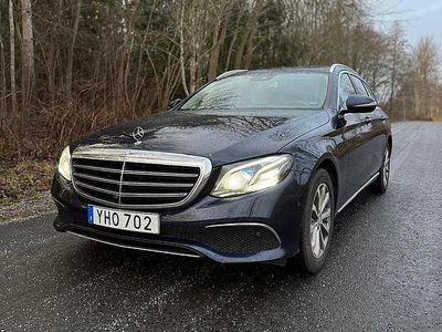 Mörkblå Begagnad 2016 Mercedes E220 Exclusive Kombi | 249 900 kr (Marknadspris)