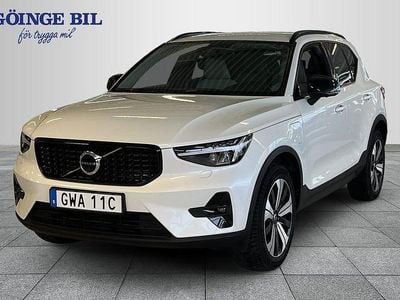 Vit Begagnad 2023 Volvo XC40 Plus SUV | 379 000 kr (Marknadspris)