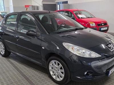 Grå Begagnad 2011 Peugeot 206+ Halvkombi | 59 900 kr (Dyr)