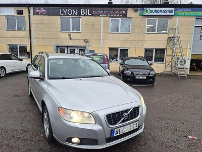 Grå Begagnad 2008 Volvo V70 Momentum Kombi | 36 900 kr (Marknadspris)