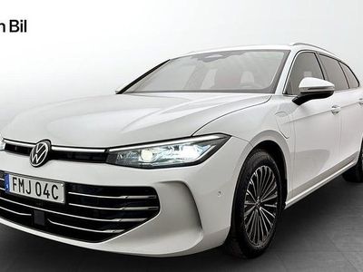 Begagnad VW Passat Elegance 177 HK (130 kW) 2024 Pure white Kombi