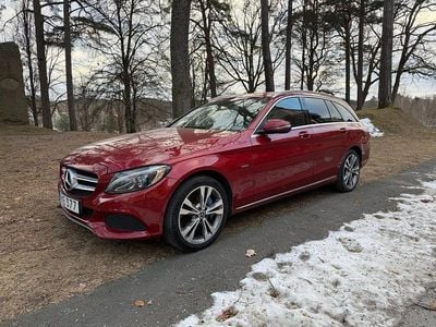 Begagnad Mercedes C350 Avantgarde 279 HK (205 kW) 2017 Röd
