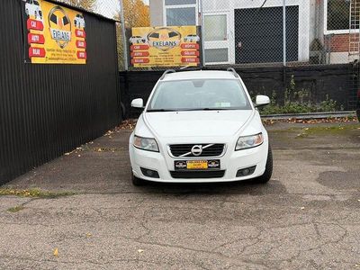 Vit Begagnad 2011 Volvo V50 Momentum Kombi | 54 900 kr (Marknadspris)