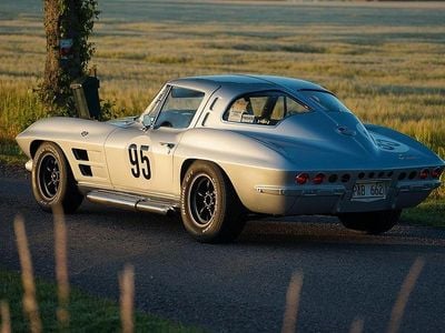 Begagnad Chevrolet Corvette Stingray 447 HK (328 kW) 1963 Silver Sportkupé