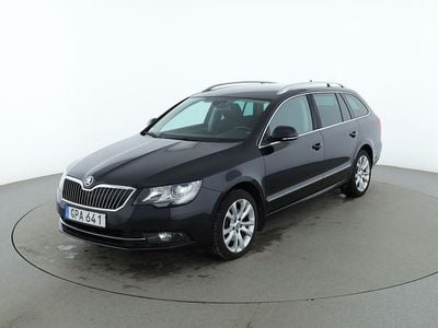 Svart Begagnad 2015 Skoda Superb Ambition Kombi | 129 000 kr (Marknadspris)
