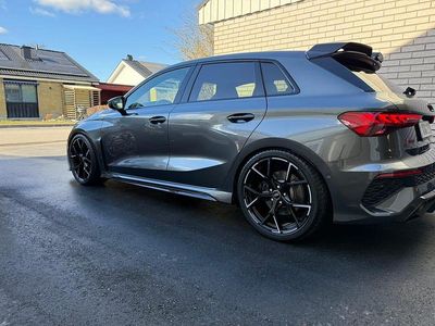 Daytona grå Begagnad 2023 Audi RS3 Sedan | 650 000 kr (Marknadspris)