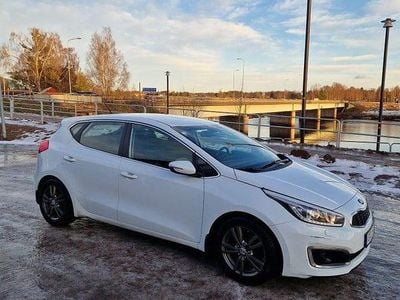 Vit Begagnad 2016 Kia Ceed Halvkombi | 115 000 kr (Marknadspris)