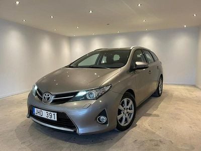 Begagnad Toyota Auris Touring Sports Active 90 HK (66 kW) 2013 Brun Kombi