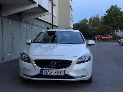 Begagnad 2016 Volvo V40 Kinetic Halvkombi | 130 000 kr (Marknadspris)
