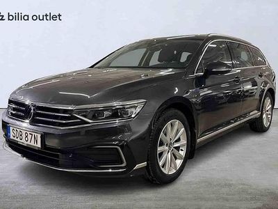 Grå Begagnad 2023 VW Passat GTE Kombi | 269 000 kr (Marknadspris)