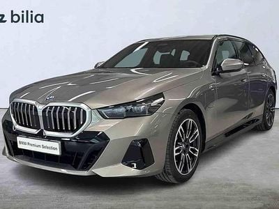 Grå Begagnad 2024 BMW 530e Shadowline Kombi | 619 900 kr (Marknadspris)