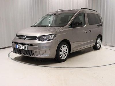 Ljusbrun (brun) Begagnad 2022 VW Caddy Life Minibuss | 299 900 kr (Marknadspris)
