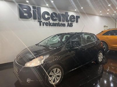 Begagnad Peugeot 208 82 HK (60 kW) 2015 Svart Halvkombi