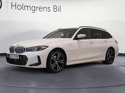 Vit Begagnad 2024 BMW 330e M Sport Kombi | 499 800 kr (Bra pris)