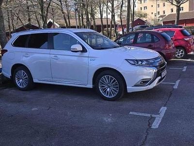 Diamond white Begagnad 2020 Mitsubishi Outlander SUV | 215 000 kr (Marknadspris)