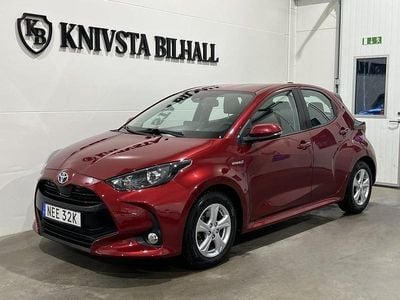Röd Begagnad 2021 Toyota Yaris Hybrid Active | 154 600 kr (Bra pris)