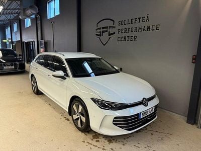 Vit Begagnad 2024 VW Passat Kombi | 359 900 kr (Dyr)