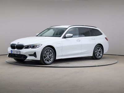 begagnad BMW 330e Series 3 Touring Sport Line Connected Drag Comfort