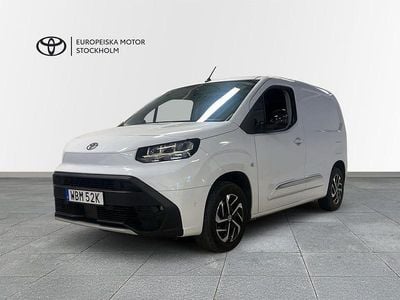 Vit Begagnad 2024 Toyota Proace City City Minibuss | 339 000 kr (Marknadspris)