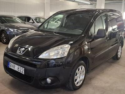 Svart Begagnad 2011 Peugeot Partner Minibuss | 45 999 kr (Marknadspris)