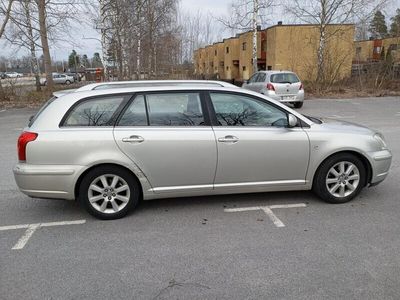 begagnad Toyota Avensis Kombi 2.0 D-4 VVT-i