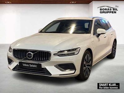 Vit Begagnad 2023 Volvo V60 Kombi | 399 000 kr (Marknadspris)