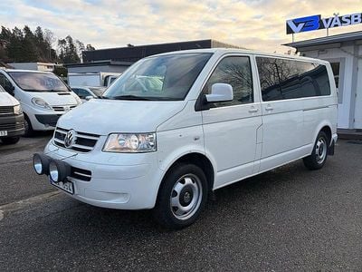 Vit Begagnad 2009 VW Caravelle Minibuss | 139 000 kr (Marknadspris)