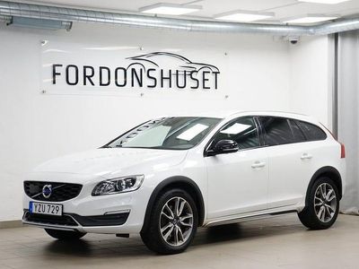 Vit Begagnad 2017 Volvo V60 CC Standard Kombi | 209 000 kr (Marknadspris)