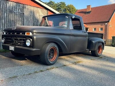 Begagnad Ford F100 1966 Matt svart Pickup