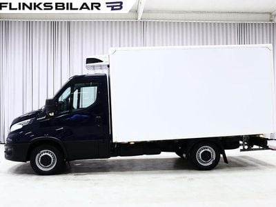 Mörkblå metallic Begagnad 2023 Iveco Daily Van | 398 753 kr (Marknadspris)