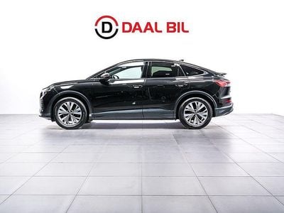 Svart Begagnad 2022 Audi Q4 Sportback e-tron Proline SUV | 369 700 kr (Marknadspris)