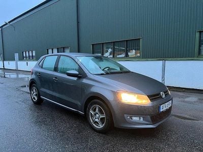 Grå Begagnad 2010 VW Polo Halvkombi | 44 900 kr (Marknadspris)