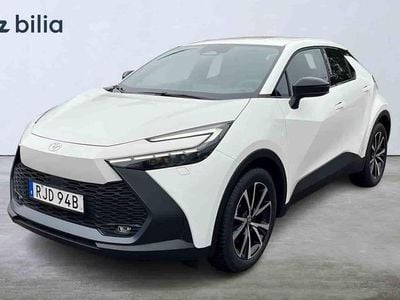 Vit Begagnad 2024 Toyota C-HR Style SUV | 399 900 kr (Marknadspris)