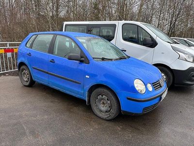 Blå Begagnad 2004 VW Polo Halvkombi | 29 900 kr