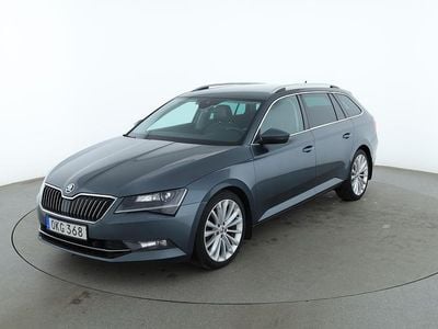 Grå Begagnad 2016 Skoda Superb Style Kombi | 158 000 kr (Marknadspris)