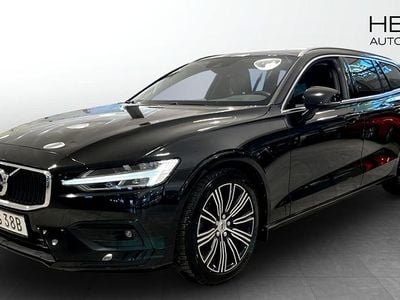 Svart Begagnad 2021 Volvo V60 Momentum Kombi | 289 900 kr (Marknadspris)
