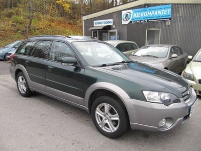 begagnad Subaru Outback 2.5 4WD Automat Drag/Panorama/ACC/VälServad